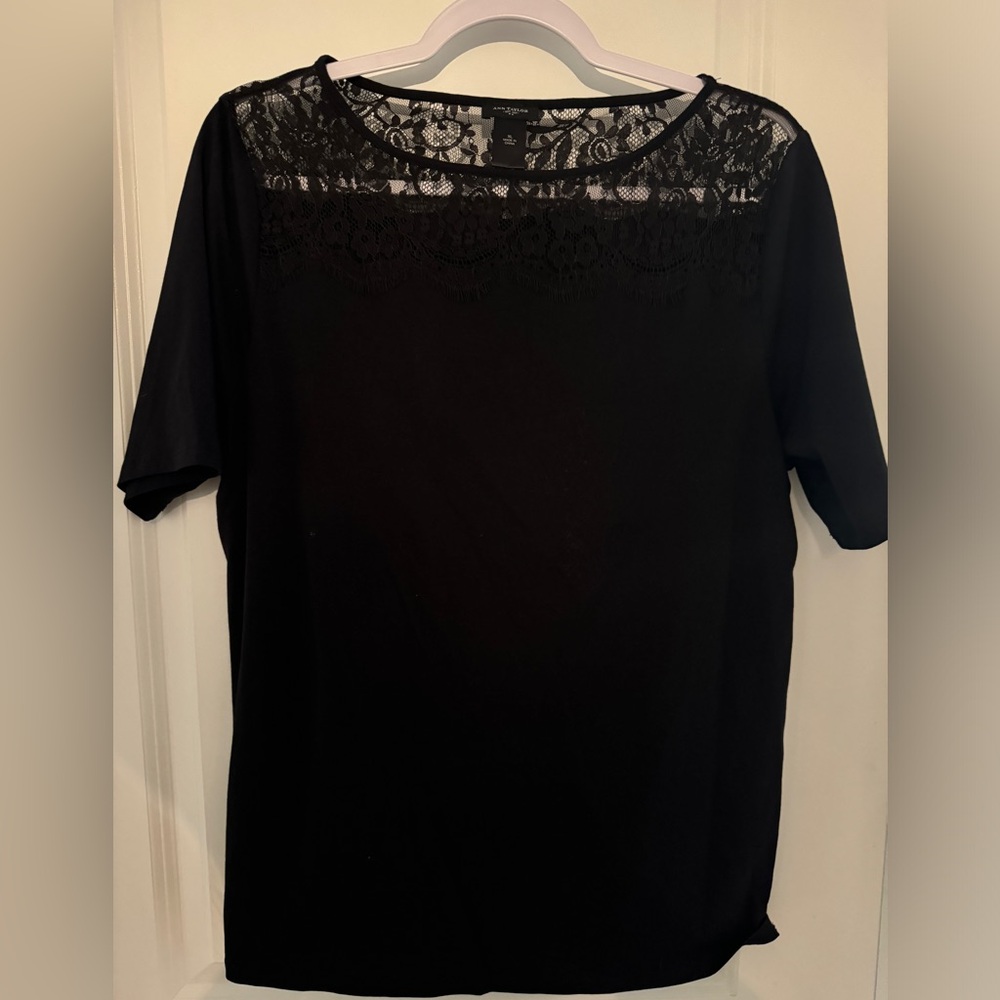 EUC Ann Taylor lace top